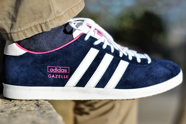 gazelle bleu marine et rose