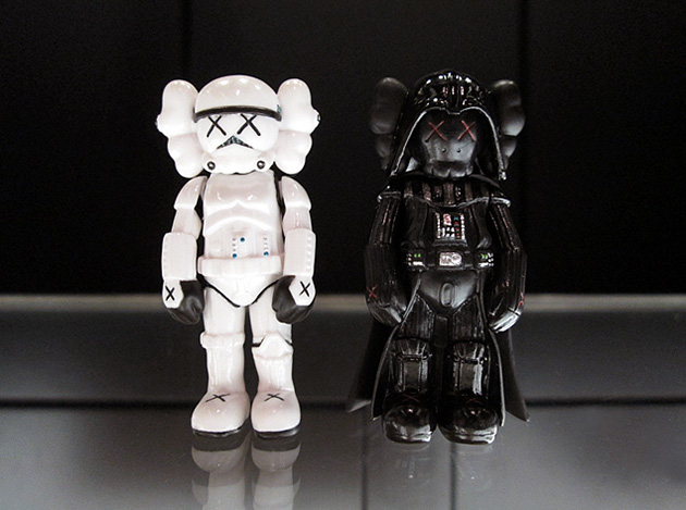 mini-darkvador-stormtrooper-kaws