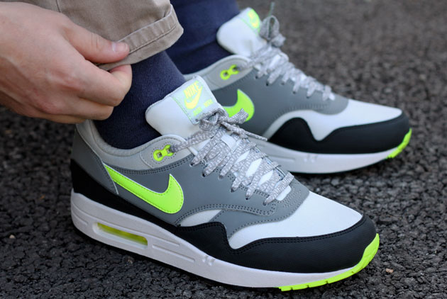 air max one gris noir