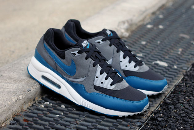 nike-air-max-light-wmns-noir-bleu-1