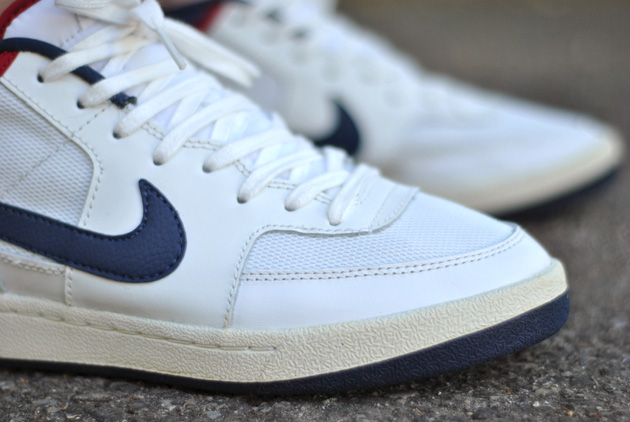 nike challenge court sneakers