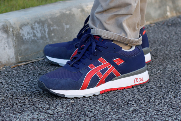 asics bleu et rouge