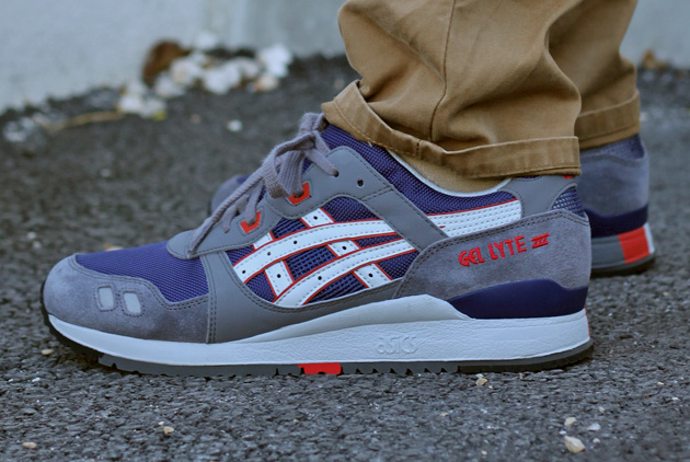 asics grise et rouge