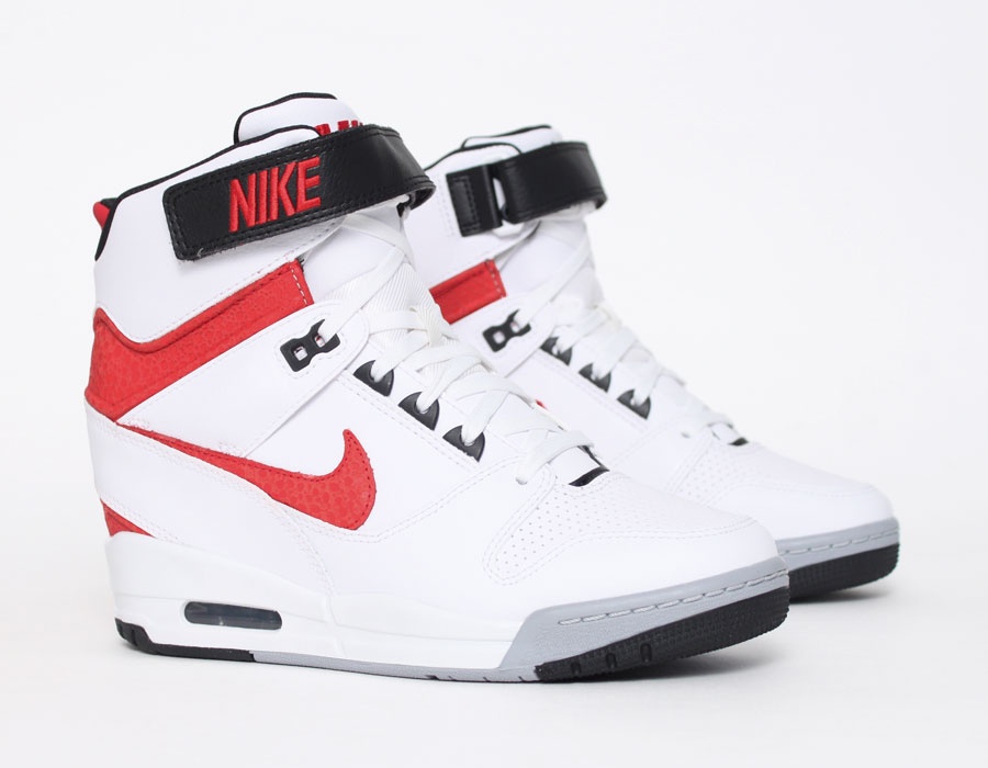 Nike Air Revolution Sky - Disponible Sneakers.fr