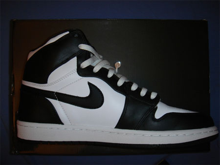 Jordan I 1 black white