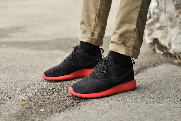 Nike Roshe Noir Rouge Disponible - Sneakers.fr