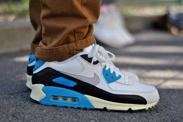 Air max laser blue hotsell