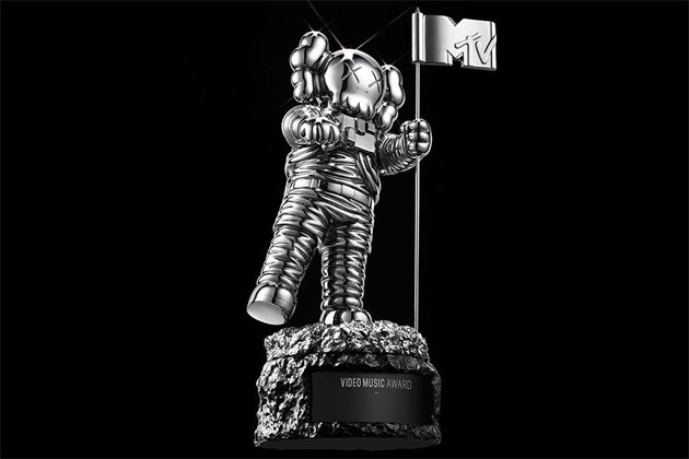 kaws-moonman