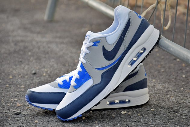 nike-air-max-light-blanc-bleu-6