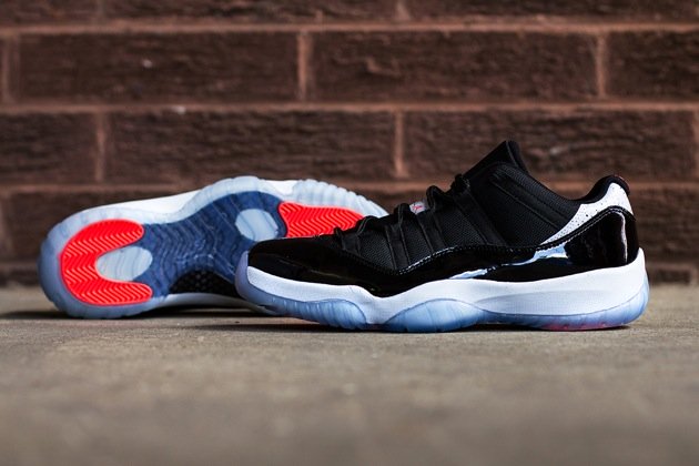 air-jordan-XI-11-low-black-infrared-1