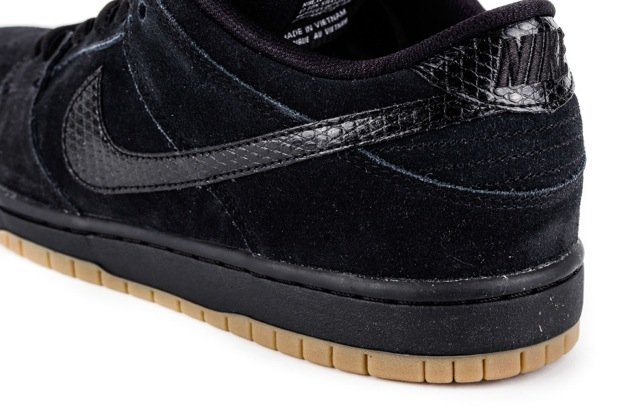 nike-sb-dunk-low-black-gum-snake-3