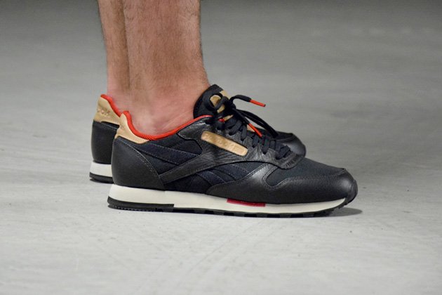 reebok-classic-leather-noir-rouge-1