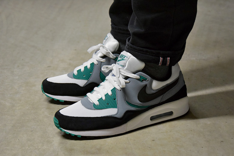 nike-air-max-light-blanc-gris-vert