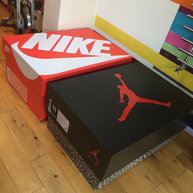 دعم هواوي Boite de rangement sneakers Nike Jordan دعم هواوي