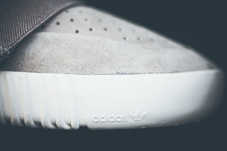 adidas Yeezy Boost 750 - Nouvelles Images - Sneakers.fr