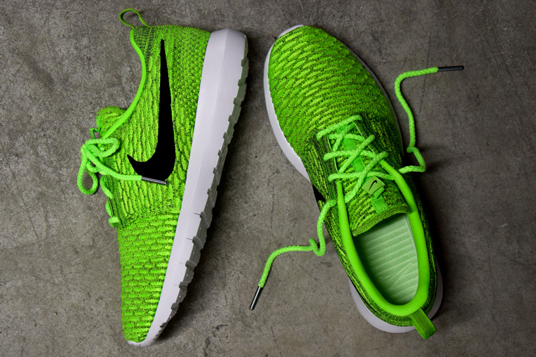 nike-flyknit-roshe-run-volt-black-4