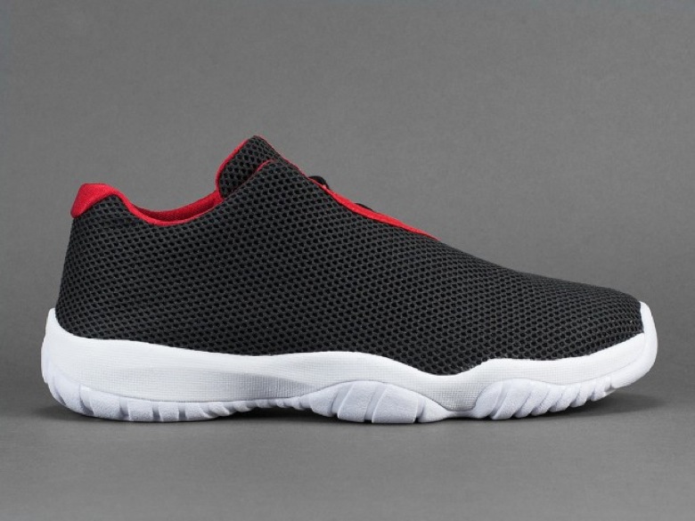 Jordan future grise et rouge sale