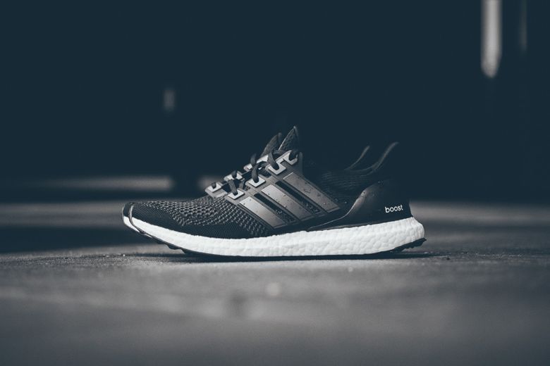 adida-ultra-boost-black-2