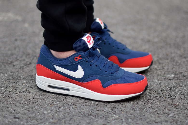 nike-air-max-1-bleu-rouge-2