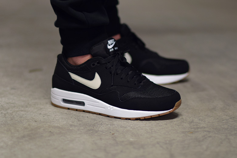 nike-air-max-1-black-gum-3