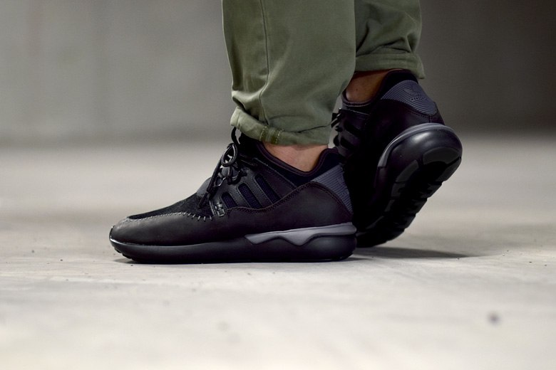 adidas-tubular-moc-runner-black-1