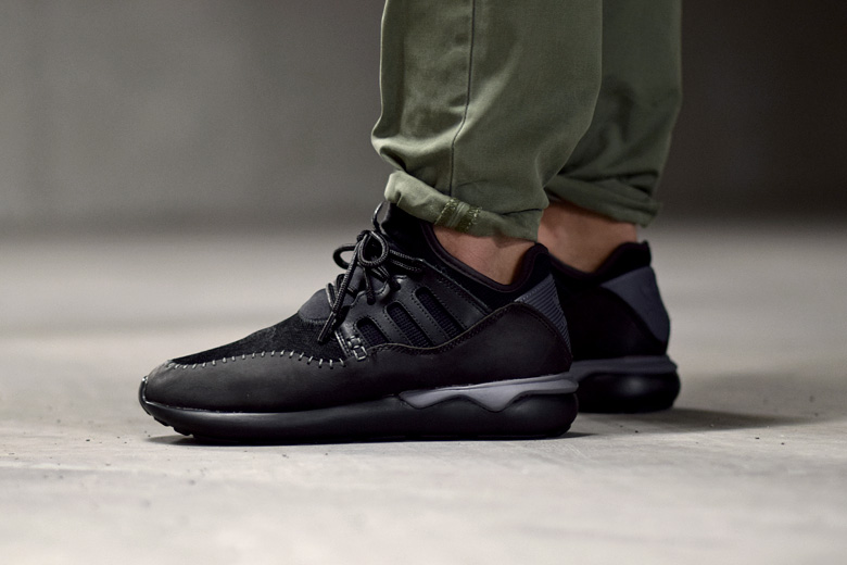 Introducir Ajustarse Nominación adidas Tubular Moc Runner Black - Sneakers.fr