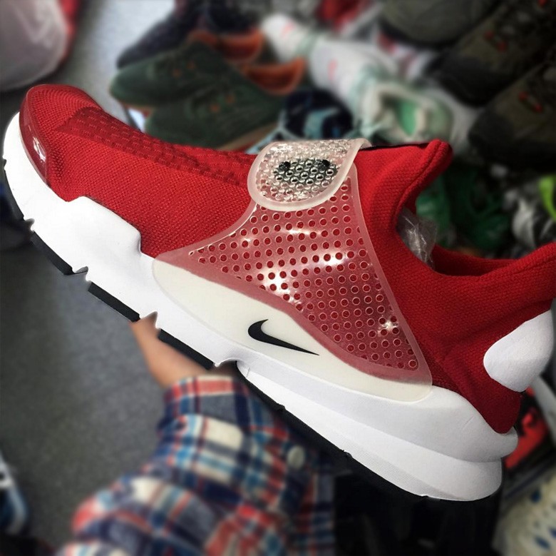 nike sock dart red