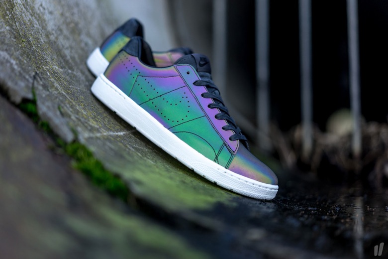 nike tennis classic ultra iridescent QS-3