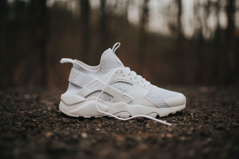 huarache ultra triple white