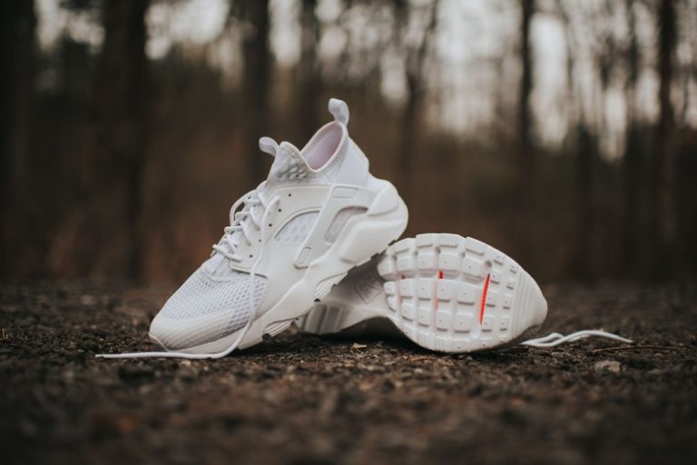 huarache ultra triple white