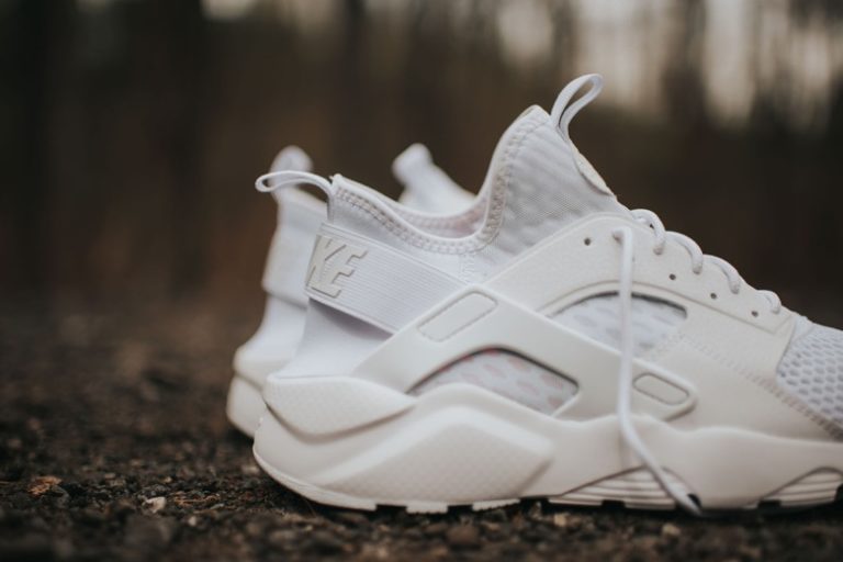 huarache ultra triple white