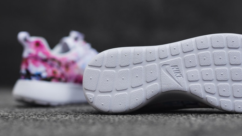 nike-roshe-cherry-blossom-2