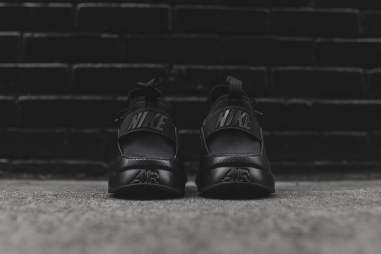 nike air huarache run ultra br triple black-3