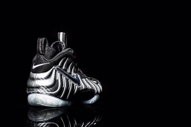 nike air foamposite carbon fiber silver surfer