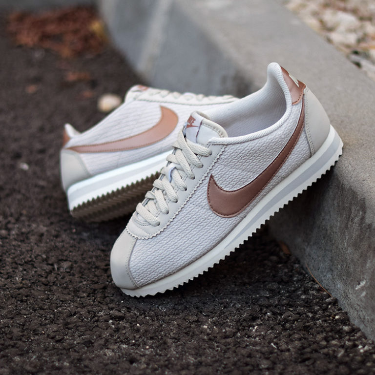beige cortez nike