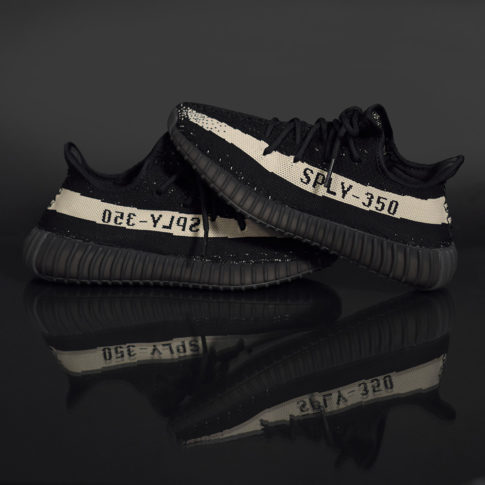 Yeezy boost noir et blanche hotsell