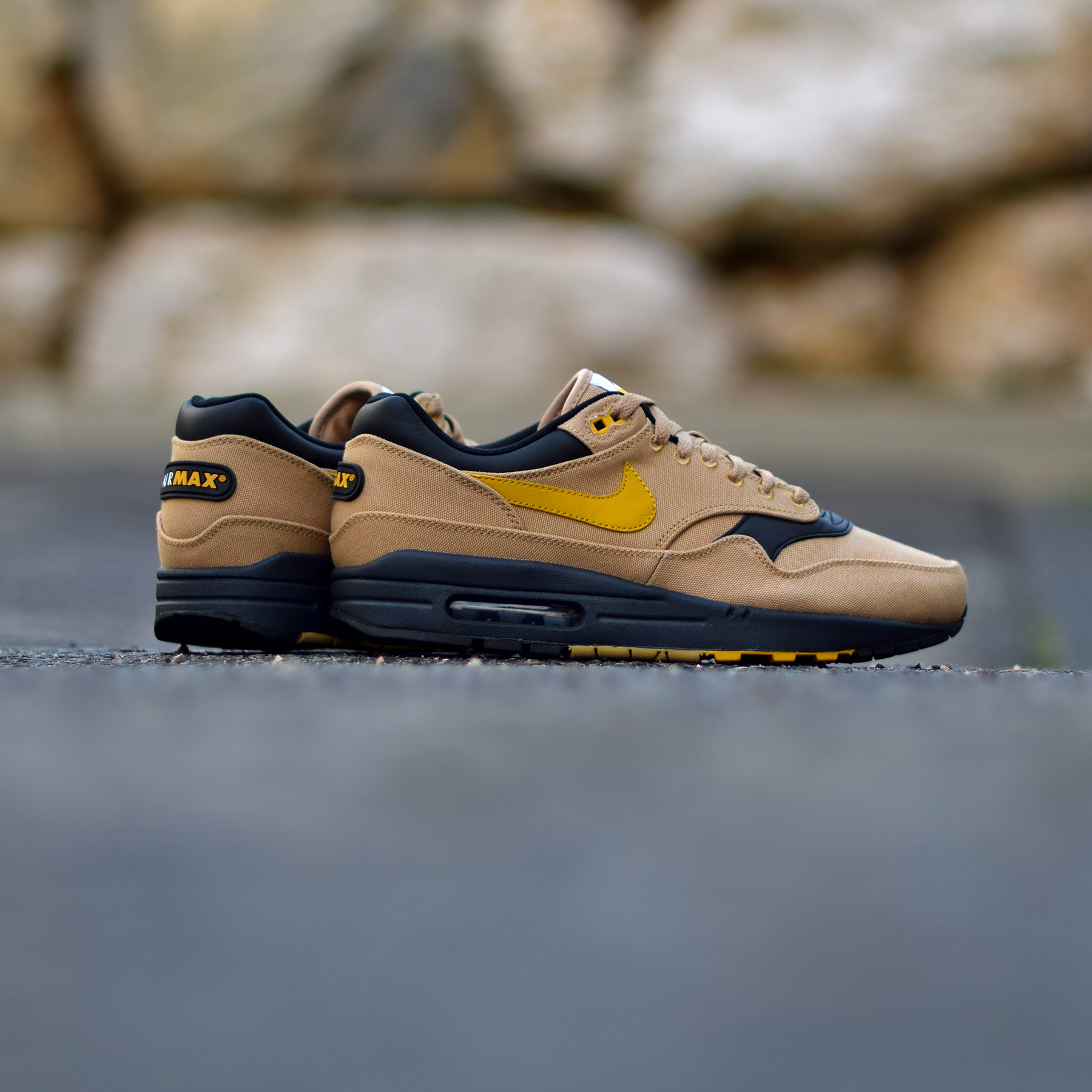 air max 1 air max 93 logo elemental gold