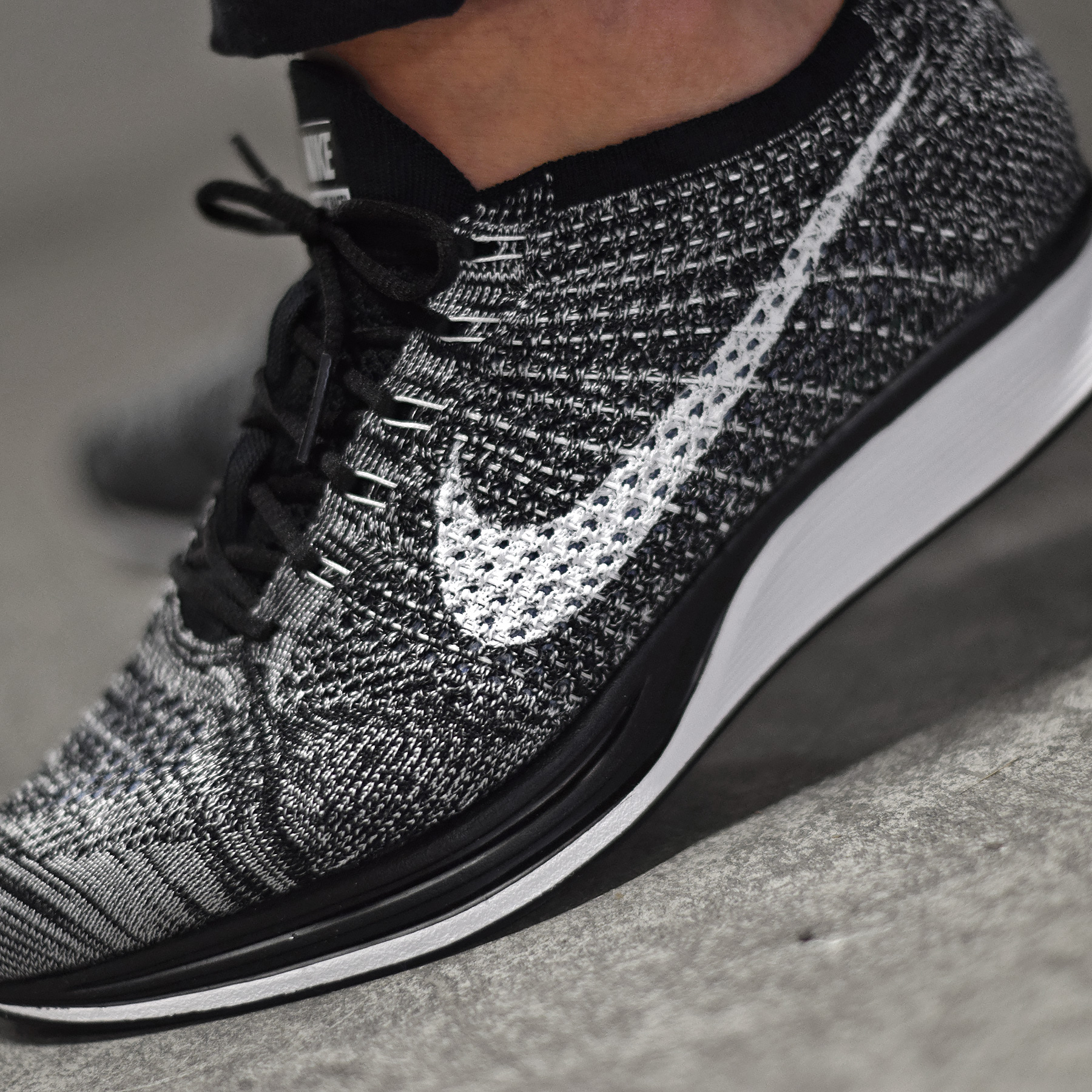 Nike Flyknit Racer Oreo de retour - Sneakers.fr