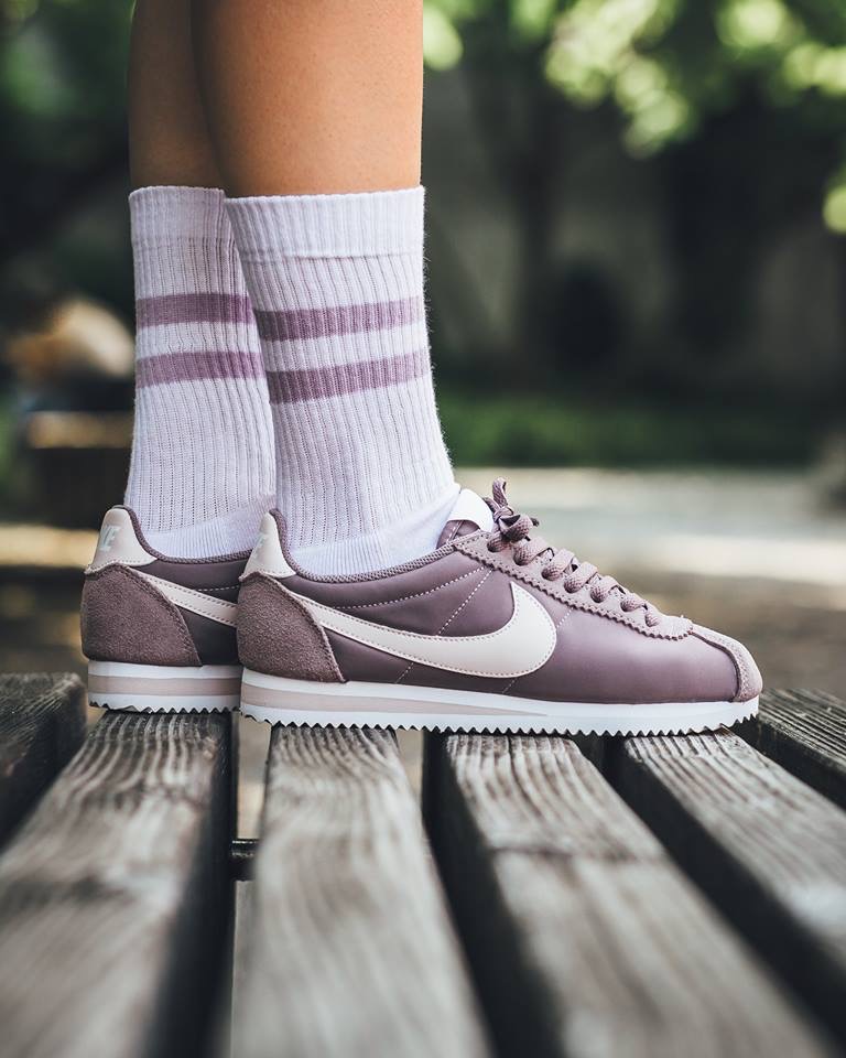 Nike cortez nylon hotsell taupe grey silt red