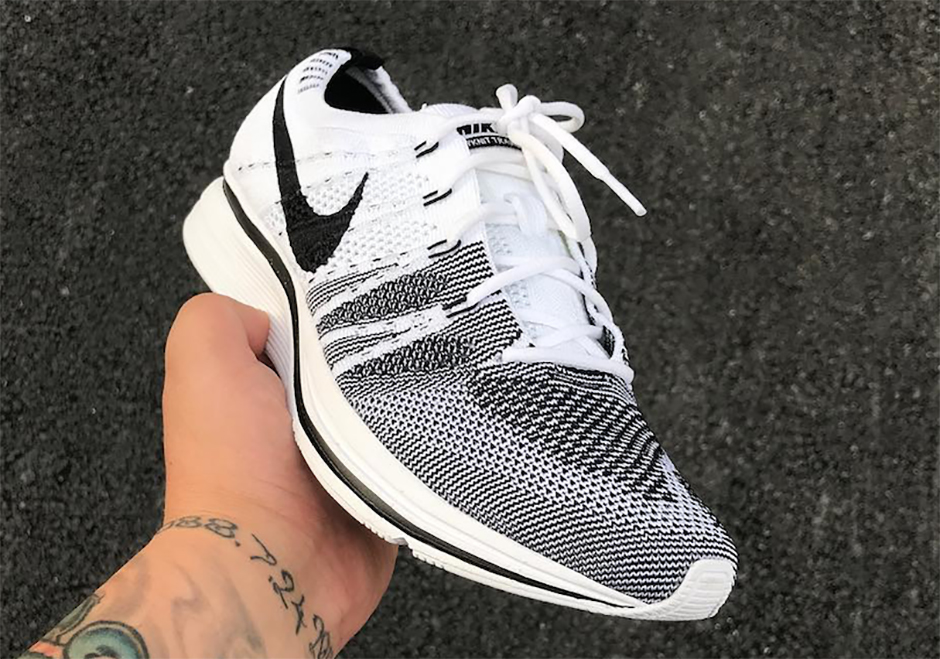 nike flyknit trainer white black 2017