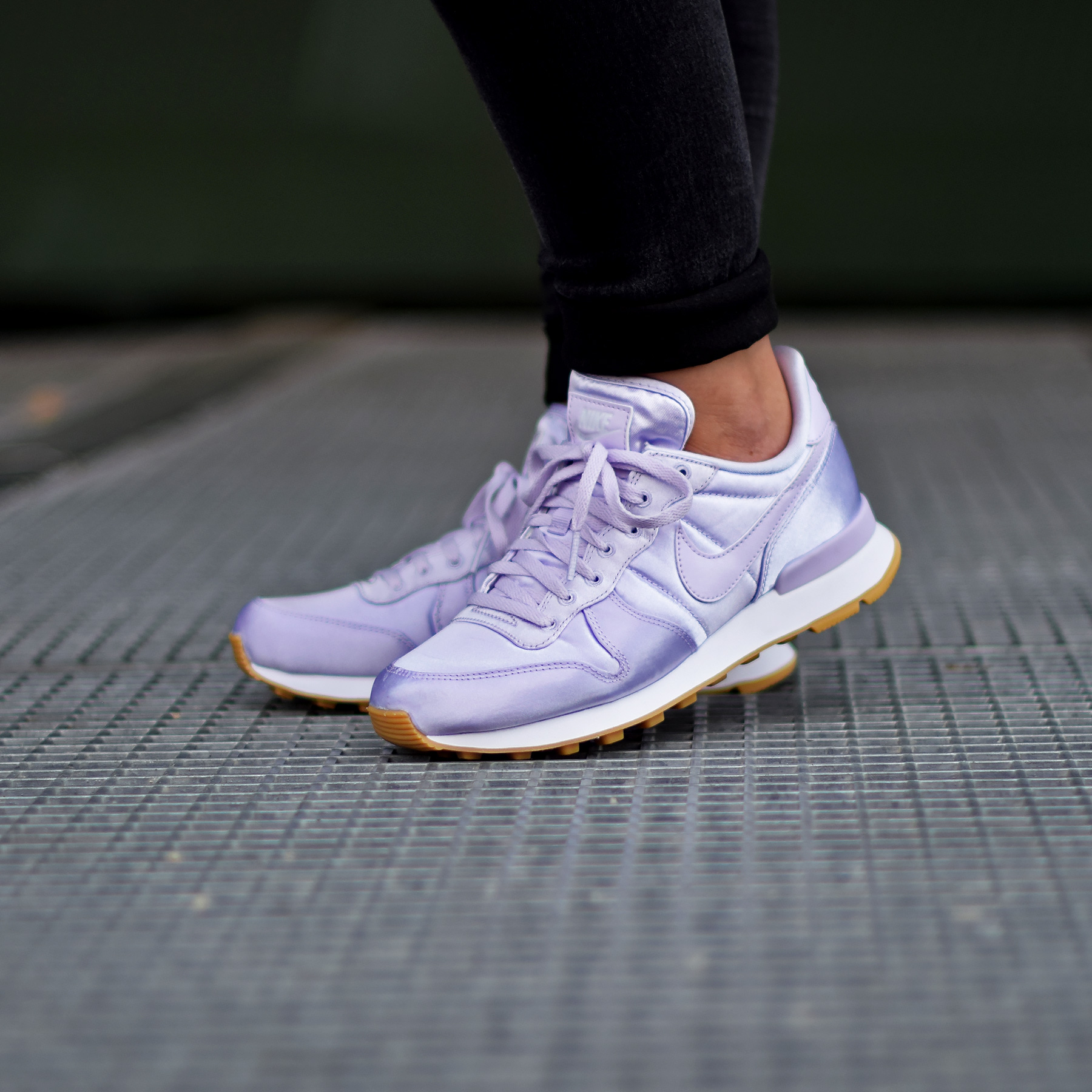 nike internationalist satin