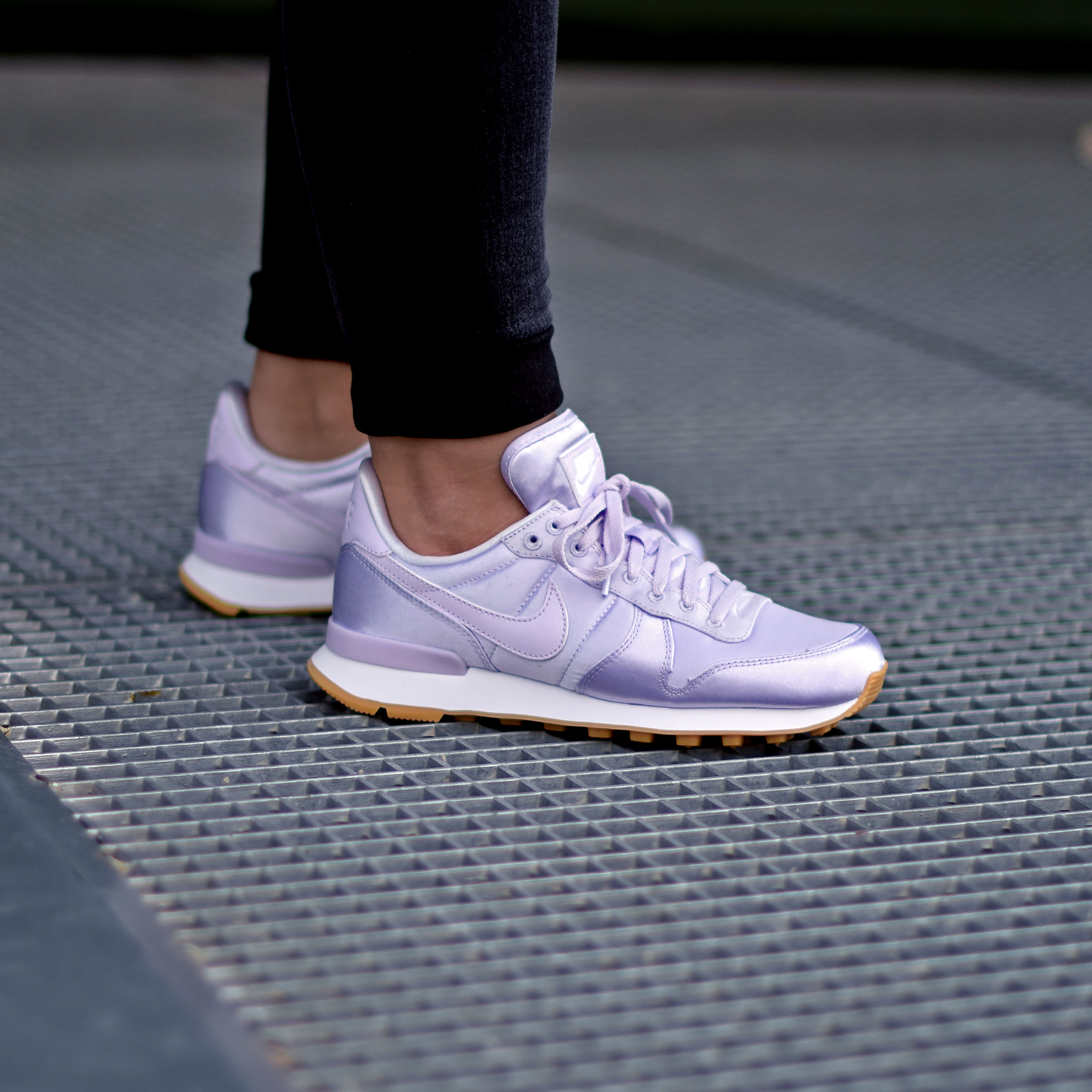 nike internationalist satin