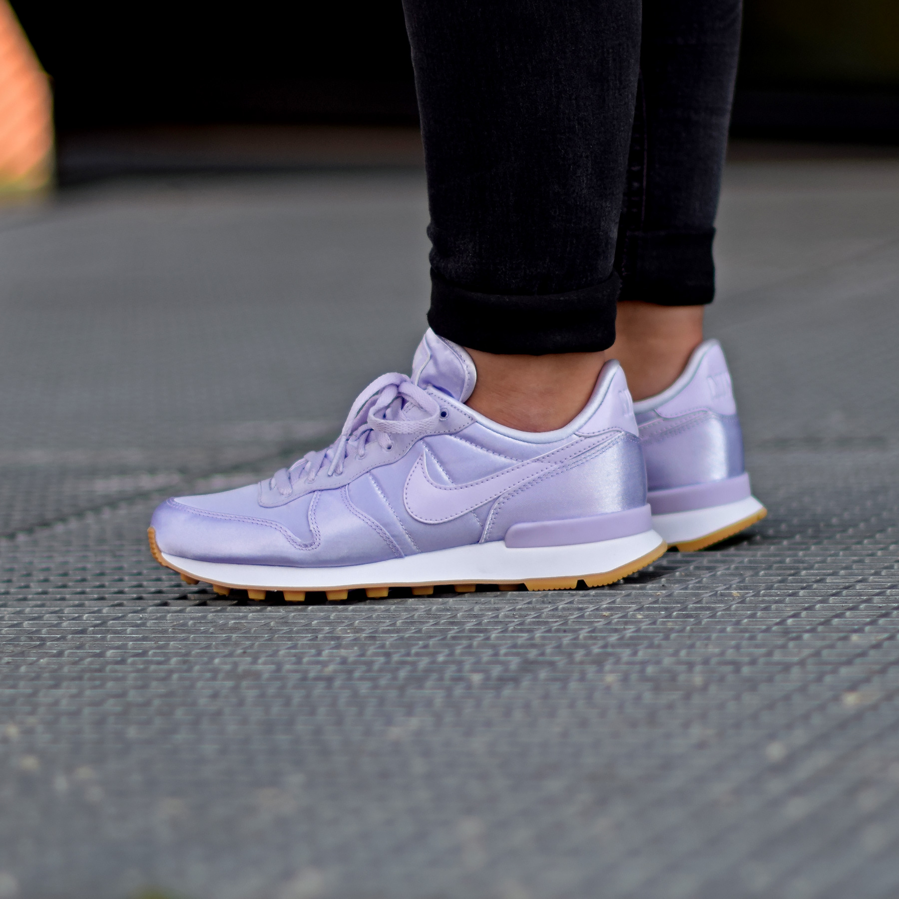 Nike W Internationalist Satin Barely Grape Sneakers