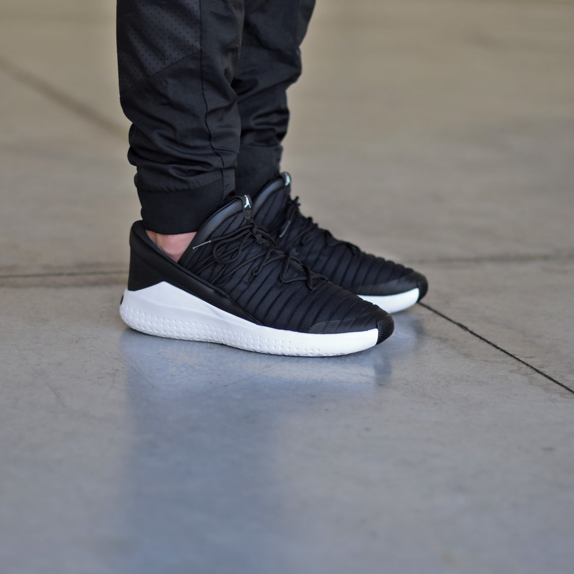 Jordan flight luxe on feet clearance