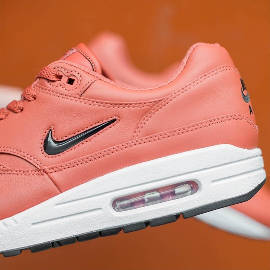 peach and grey nike air max