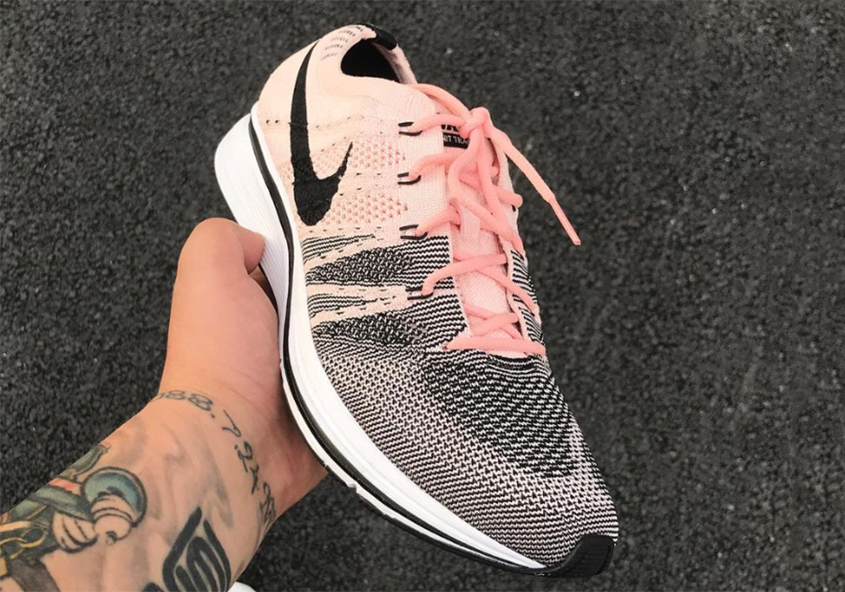 nike flyknit trainer pink