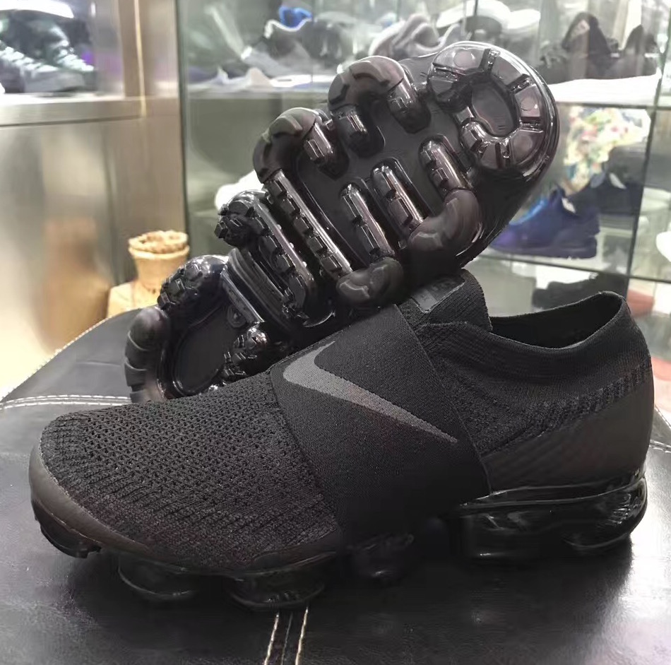 vapormax moc triple black footlocker