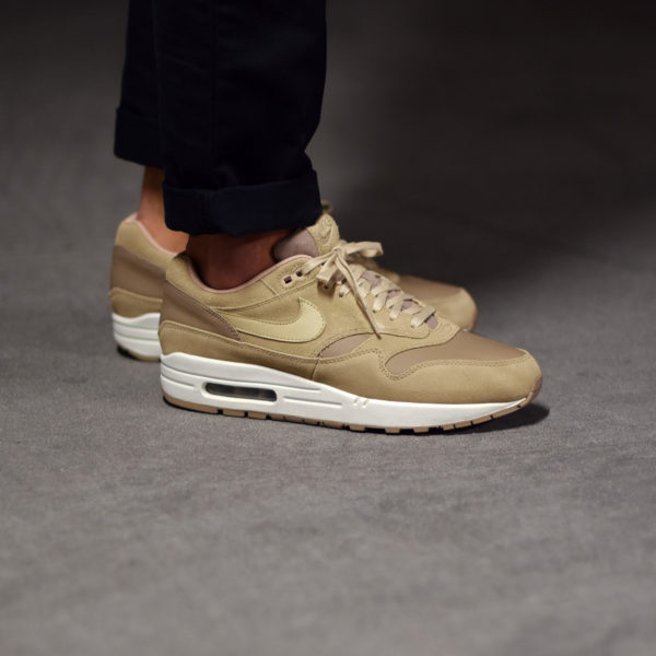 air max tan and black
