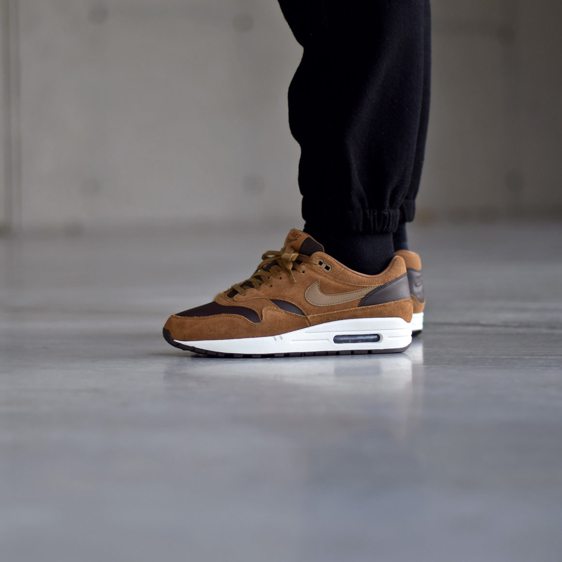 Nike Air Max 1 Premium Leather Ale Brown Sneakers.fr