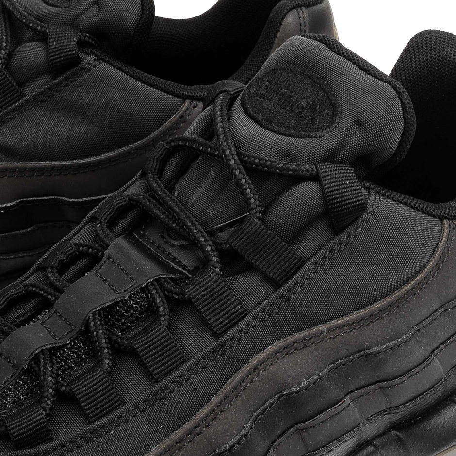 Nike 95 black and gold sales
